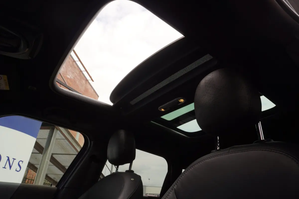 1.5 Cooper ALL4+Pano-dak+volleder+19"Lmv+Elek-Klep+Trim/Serious-Pakket+camera+navi+thunder-grey+Harman-Kardon