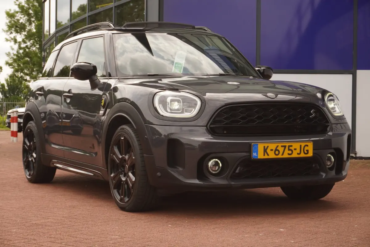 1.5 Cooper ALL4+Pano-dak+volleder+19"Lmv+Elek-Klep+Trim/Serious-Pakket+camera+navi+thunder-grey+Harman-Kardon