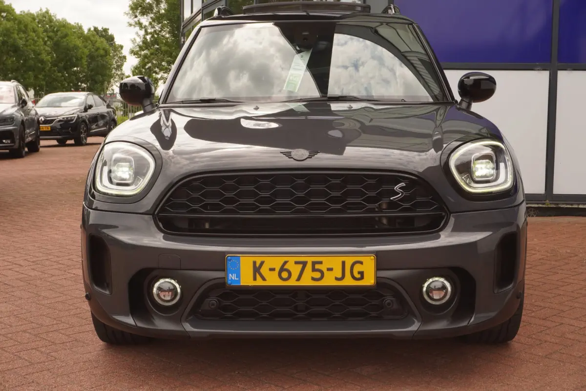 1.5 Cooper ALL4+Pano-dak+volleder+19"Lmv+Elek-Klep+Trim/Serious-Pakket+camera+navi+thunder-grey+Harman-Kardon
