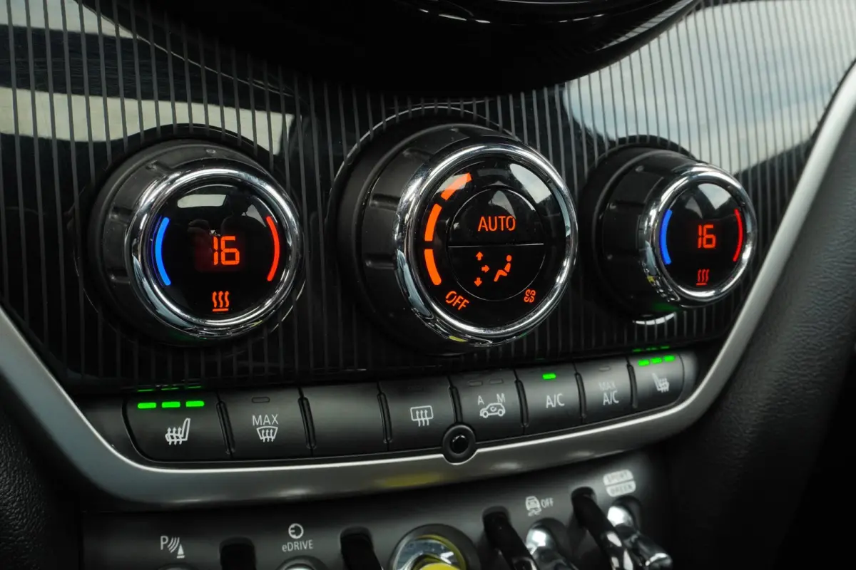 1.5 Cooper ALL4+Pano-dak+volleder+19"Lmv+Elek-Klep+Trim/Serious-Pakket+camera+navi+thunder-grey+Harman-Kardon
