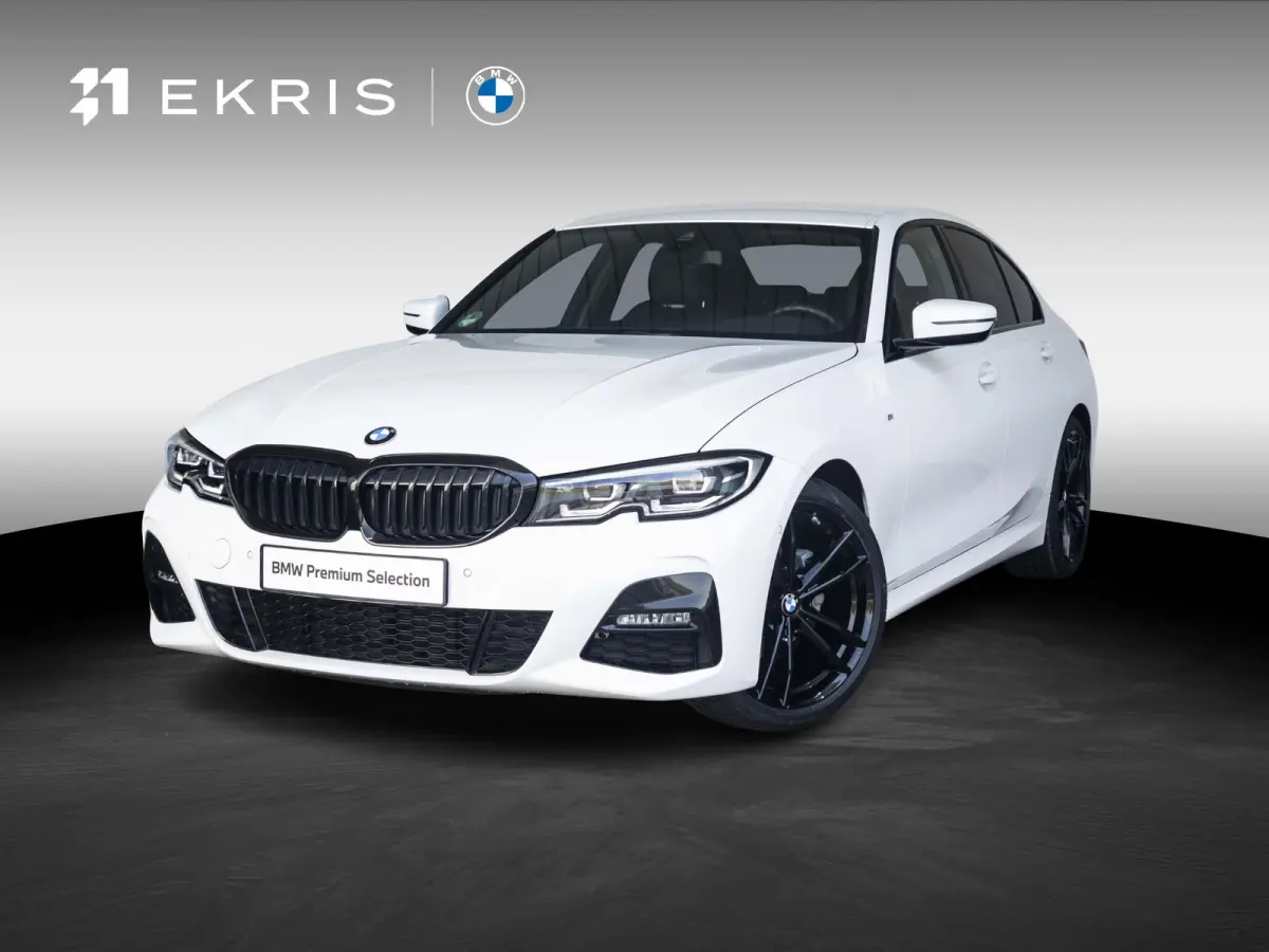 318i | High Executive | M Sportpakket | 19 inch | Parking Pack | HiFi | Sportstoelen | Stoelverwarming | Achteruitrijcamera