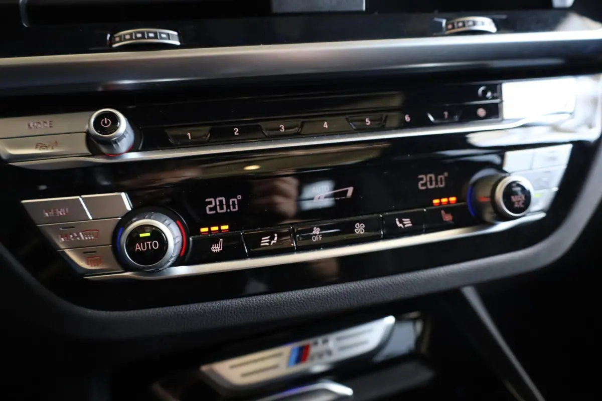 M40i xDrive Driving Assistant | Elektr. Trekhaak | Panoramadak | Head-Up | Elektrisch verstelbare stoelen