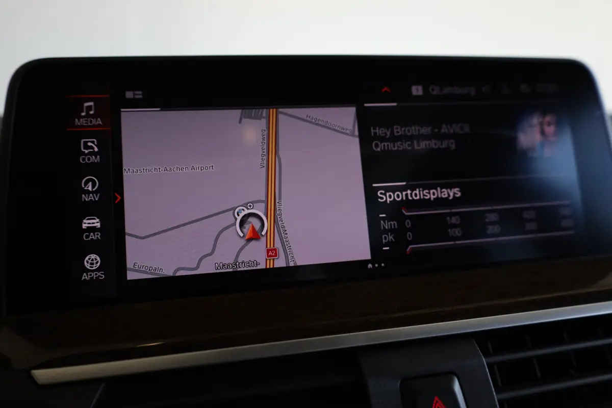 M40i xDrive Driving Assistant | Elektr. Trekhaak | Panoramadak | Head-Up | Elektrisch verstelbare stoelen