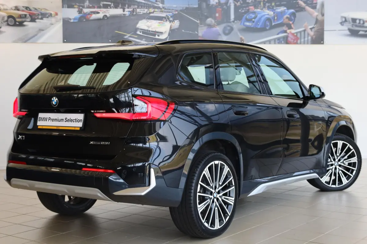 xDrive23i X-Line | Driving Assistant Professional | Elektr. Trekhaak | Head-Up Display | Panoramadak | Actieve stoel