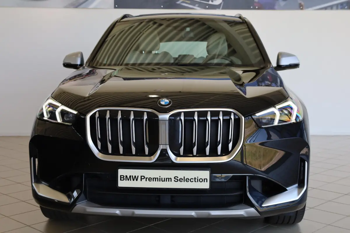 xDrive23i X-Line | Driving Assistant Professional | Elektr. Trekhaak | Head-Up Display | Panoramadak | Actieve stoel