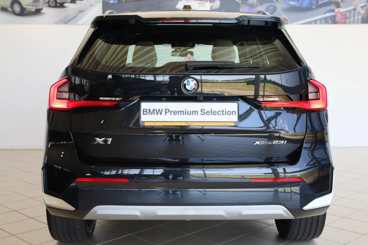 xDrive23i X-Line | Driving Assistant Professional | Elektr. Trekhaak | Head-Up Display | Panoramadak | Actieve stoel
