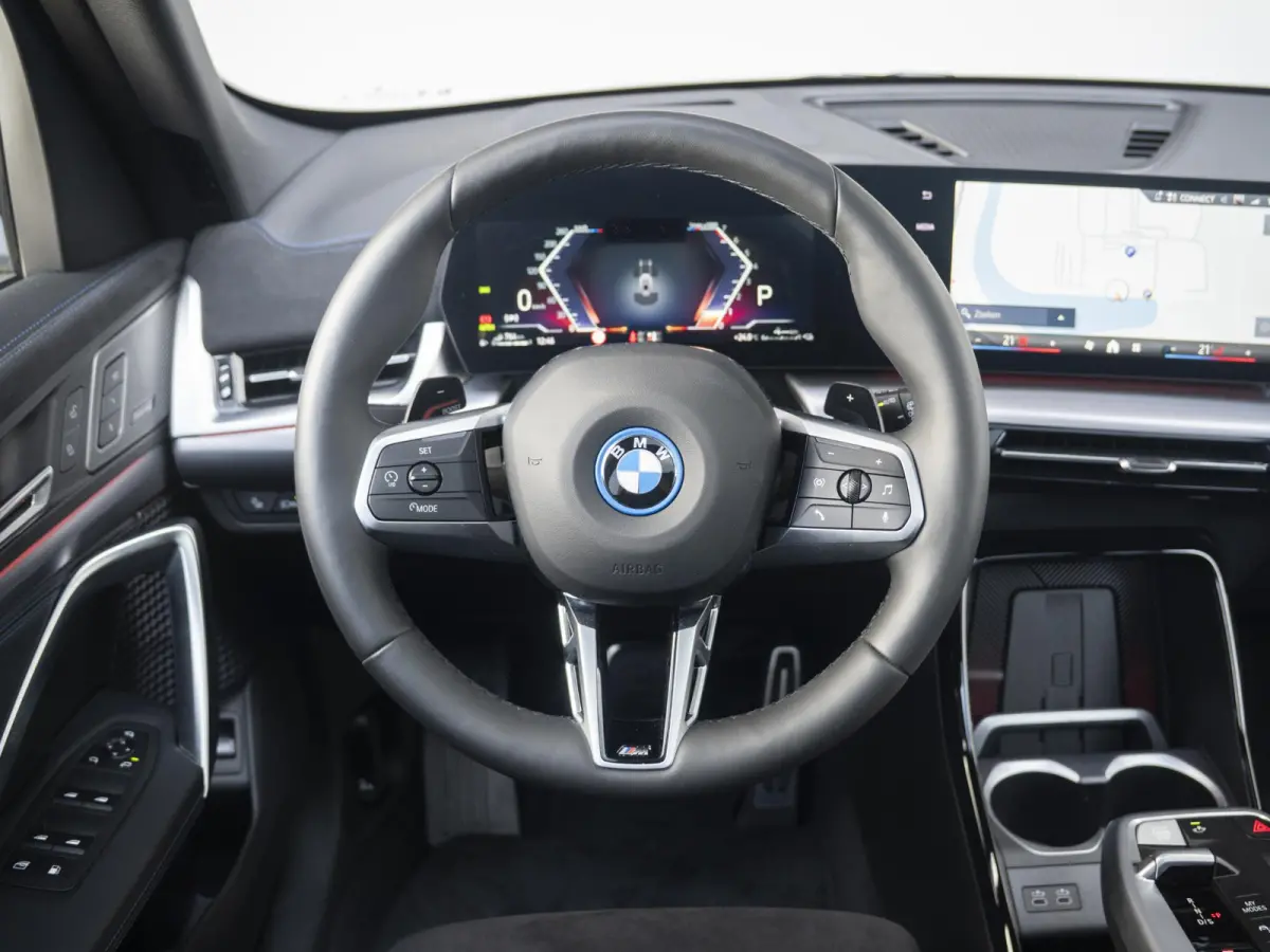xDrive30e | M Sportpakket Pro | Innovation Pack | Travel Pack | 19 inch | Stuurwielrand verwarmd | M Adaptief onderstel | Glazen panoramadak | Actiefstoelen | Driving Assistant Professional 