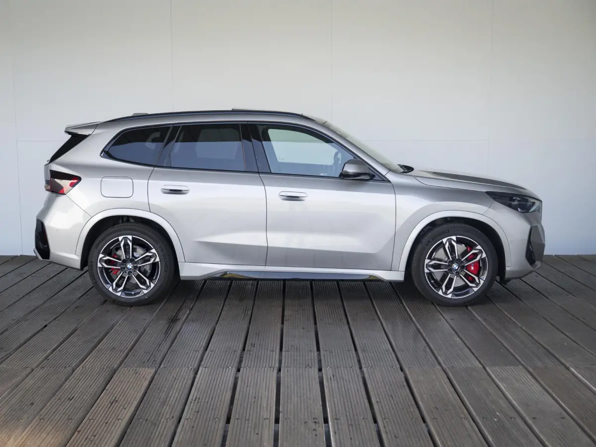 xDrive30e | M Sportpakket Pro | Innovation Pack | Travel Pack | 19 inch | Stuurwielrand verwarmd | M Adaptief onderstel | Glazen panoramadak | Actiefstoelen | Driving Assistant Professional 