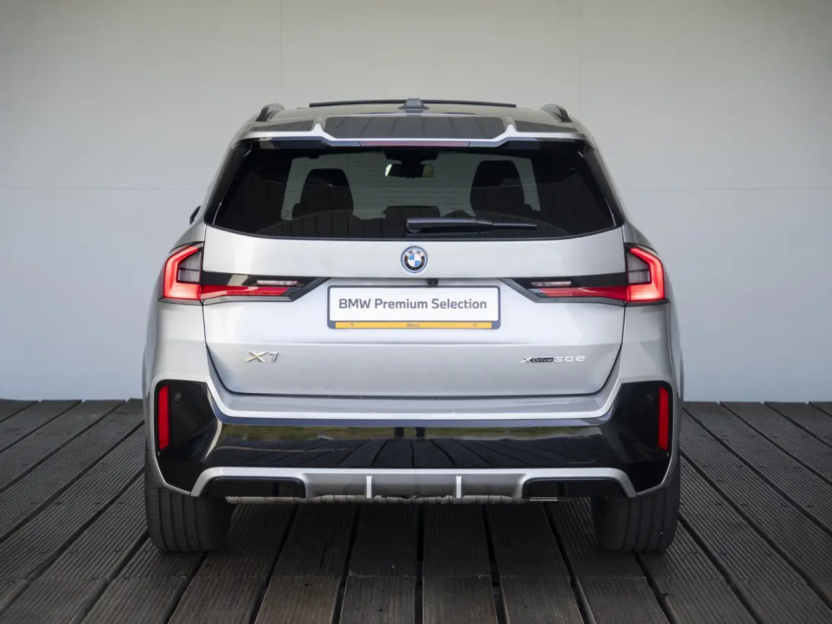 xDrive30e | M Sportpakket Pro | Innovation Pack | Travel Pack | 19 inch | Stuurwielrand verwarmd | M Adaptief onderstel | Glazen panoramadak | Actiefstoelen | Driving Assistant Professional 