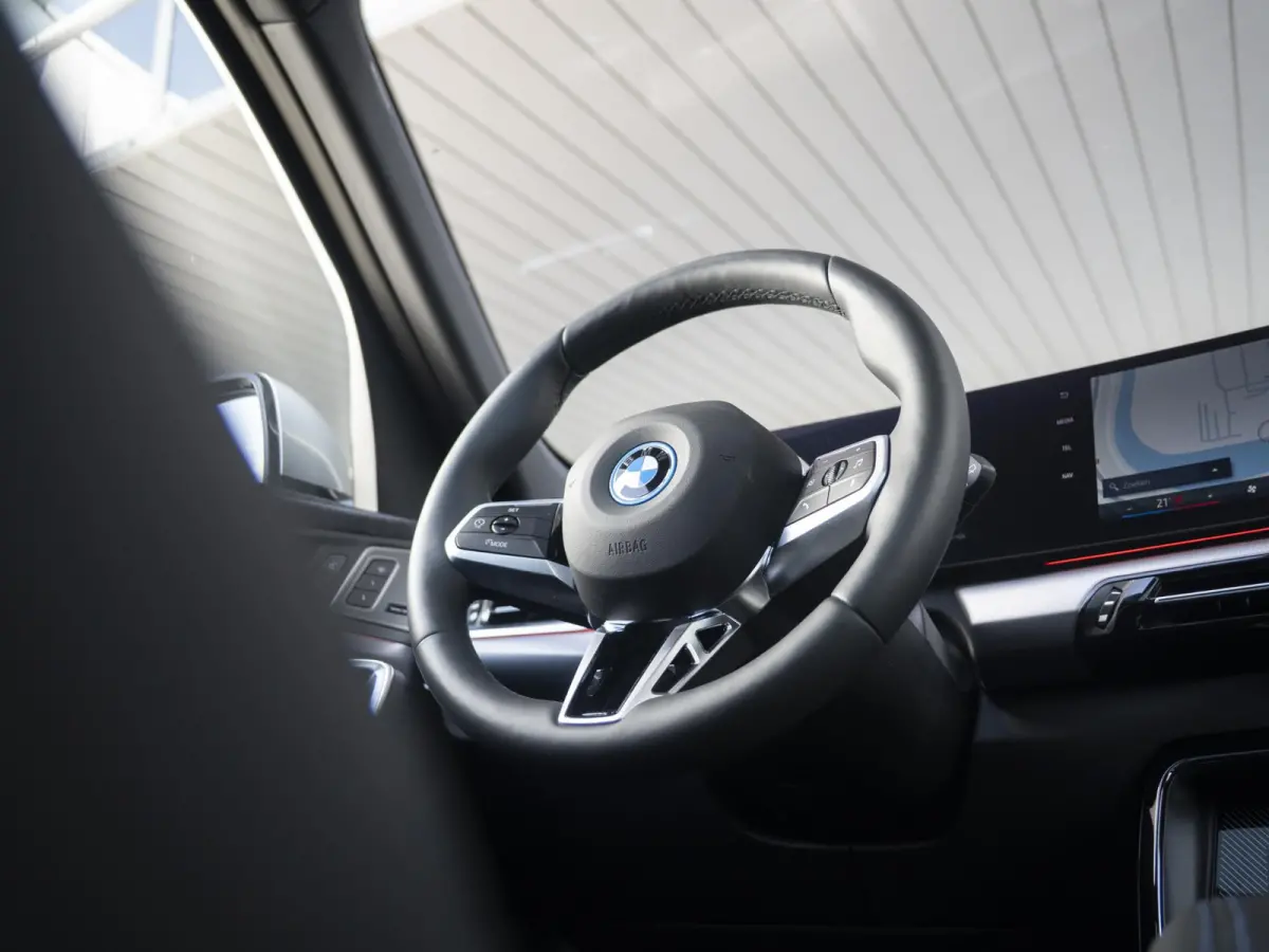 xDrive30e | M Sportpakket Pro | Innovation Pack | Travel Pack | 19 inch | Stuurwielrand verwarmd | M Adaptief onderstel | Glazen panoramadak | Actiefstoelen | Driving Assistant Professional 