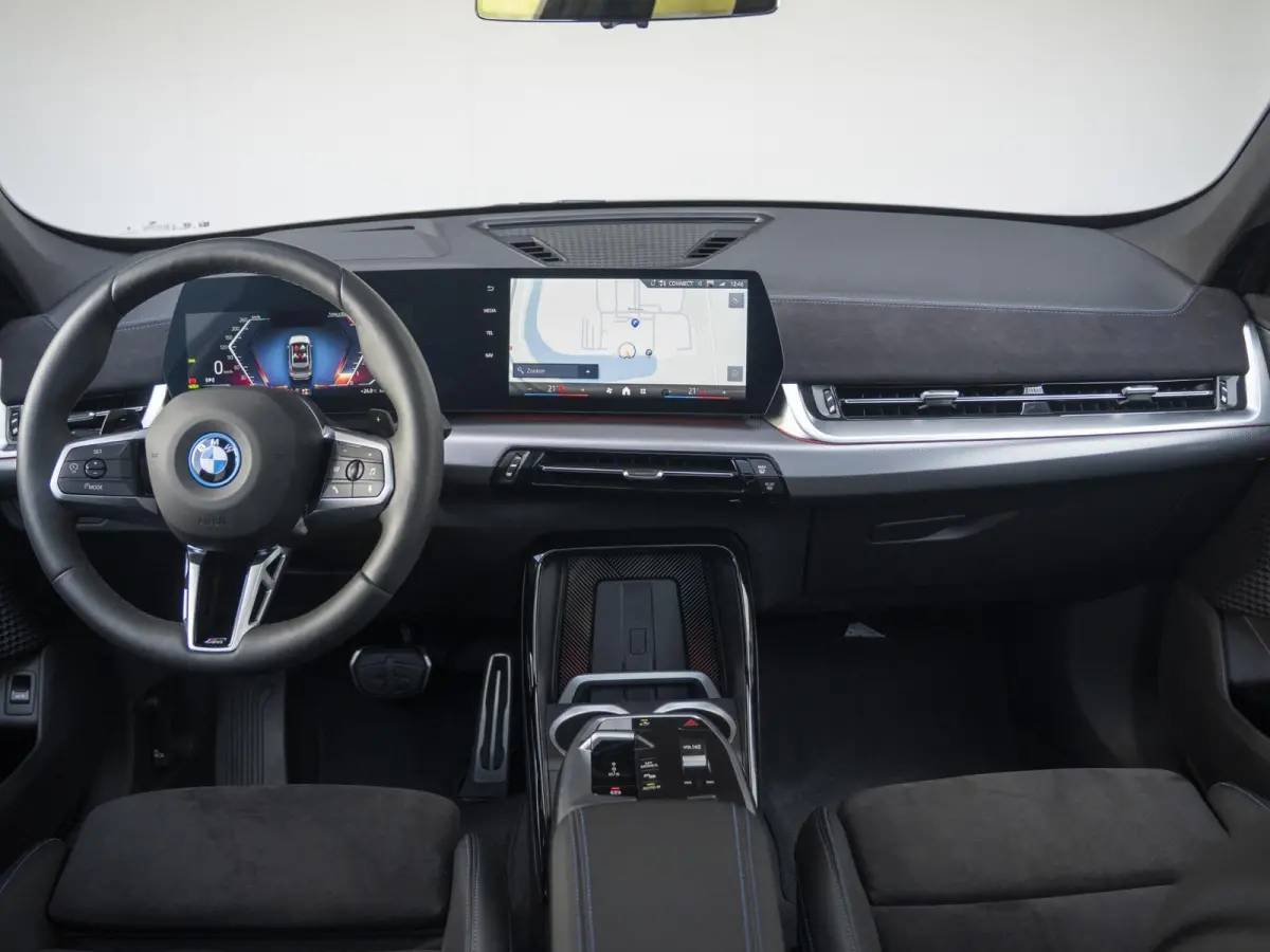 xDrive30e | M Sportpakket Pro | Innovation Pack | Travel Pack | 19 inch | Stuurwielrand verwarmd | M Adaptief onderstel | Glazen panoramadak | Actiefstoelen | Driving Assistant Professional 