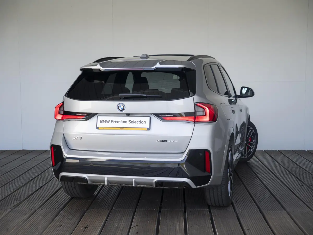 xDrive30e | M Sportpakket Pro | Innovation Pack | Travel Pack | 19 inch | Stuurwielrand verwarmd | M Adaptief onderstel | Glazen panoramadak | Actiefstoelen | Driving Assistant Professional 