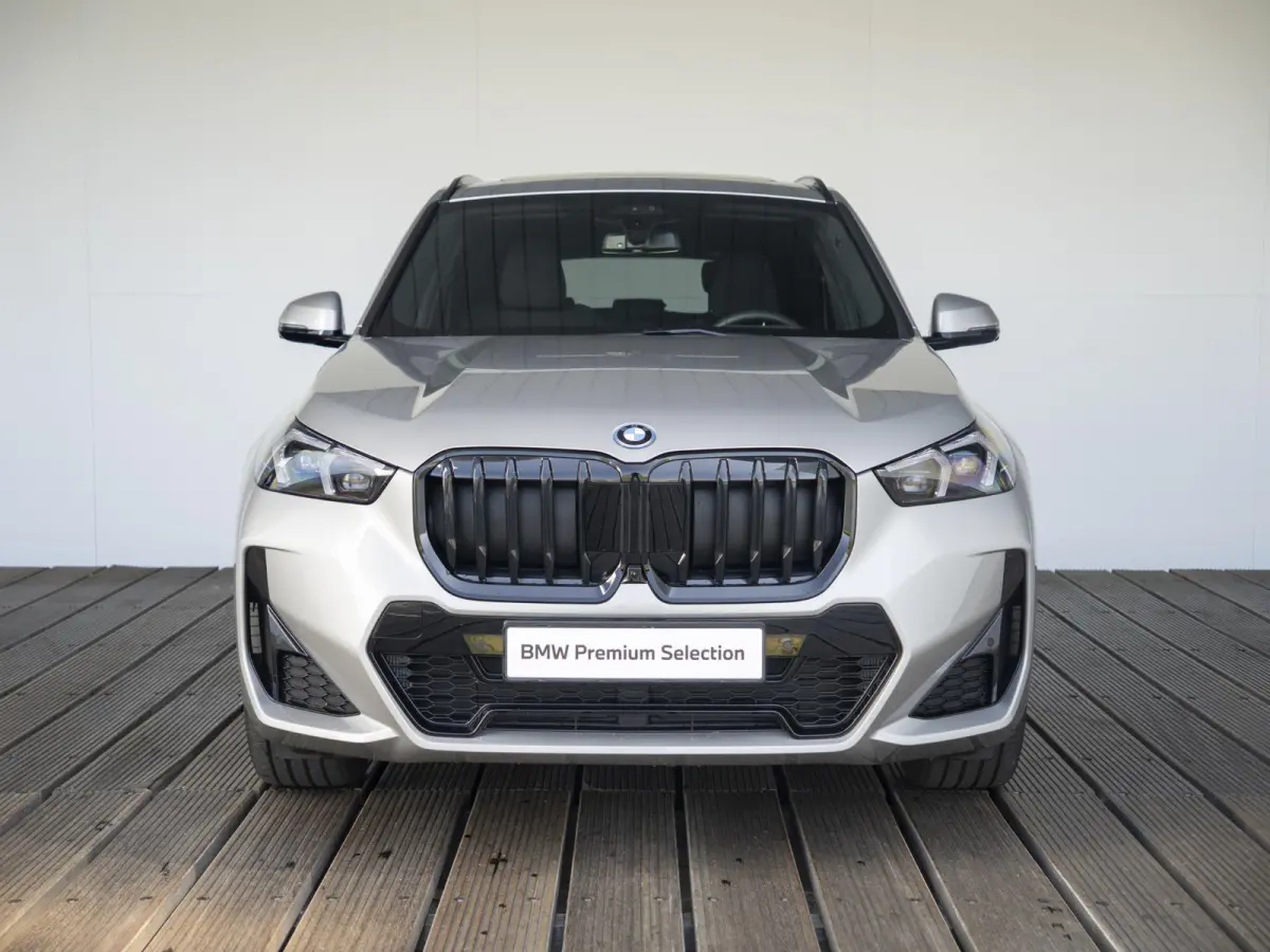 xDrive30e | M Sportpakket Pro | Innovation Pack | Travel Pack | 19 inch | Stuurwielrand verwarmd | M Adaptief onderstel | Glazen panoramadak | Actiefstoelen | Driving Assistant Professional 