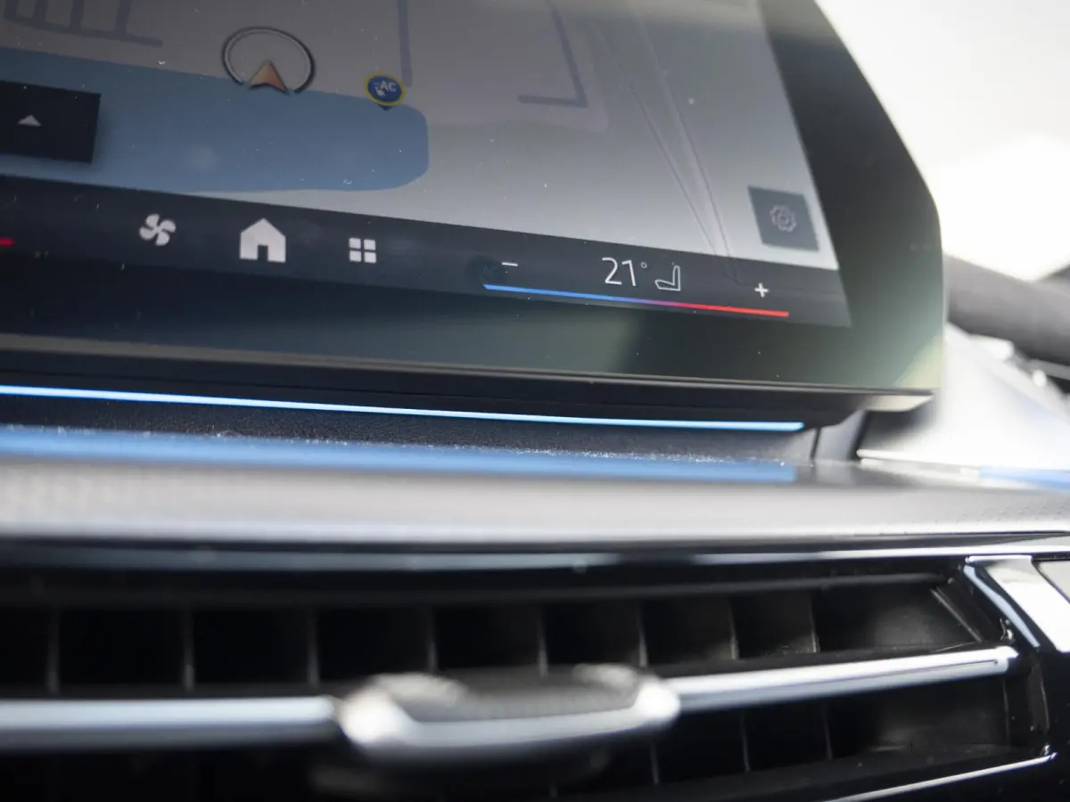 xDrive30e | M Sportpakket Pro | Innovation Pack | Travel Pack | 19 inch | Stuurwielrand verwarmd | M Adaptief onderstel | Glazen panoramadak | Actiefstoelen | Driving Assistant Professional 