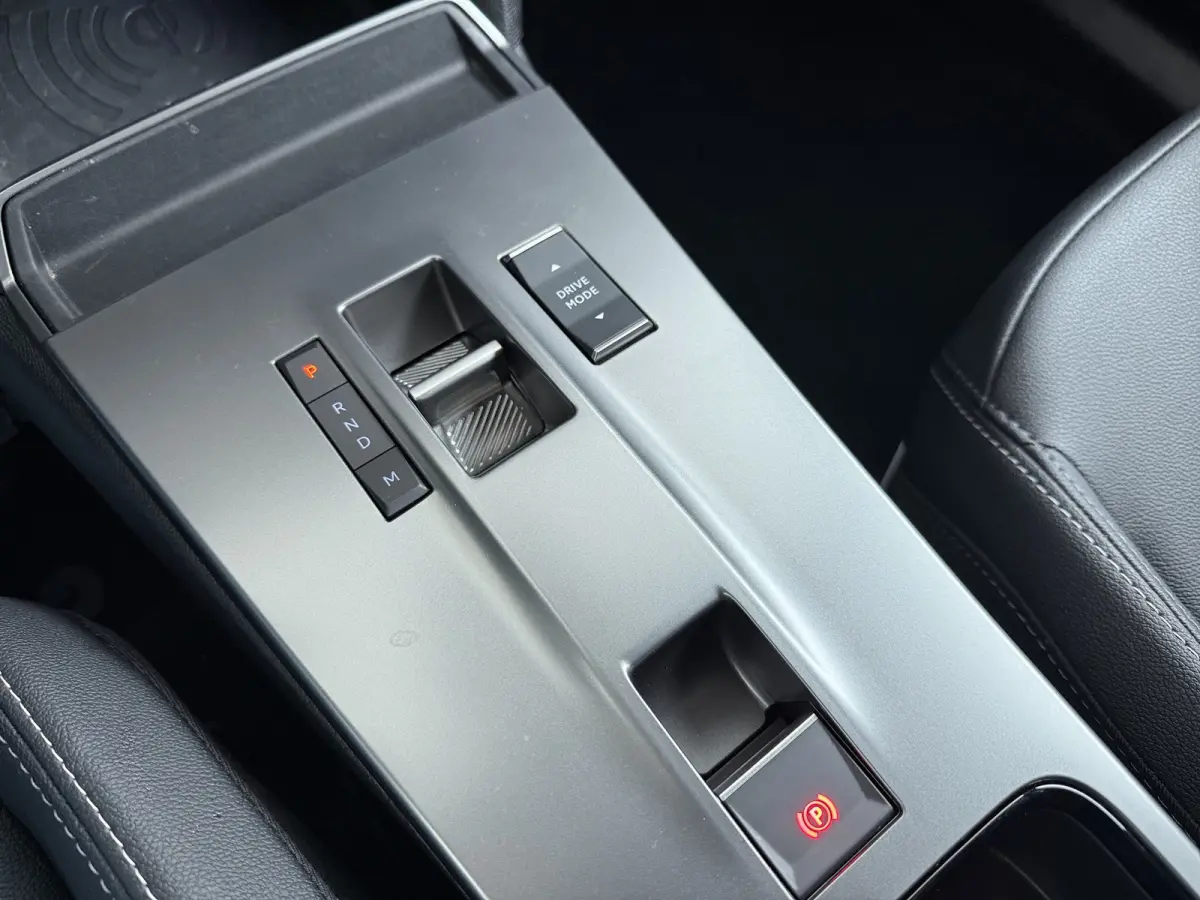 1.2 Turbo Hybrid GS / Alcantara / Navigatie / Camera / Parkeersensoren / Stuur -en Stoelverwarmd / Keyless / Carplay / 17'' LMV