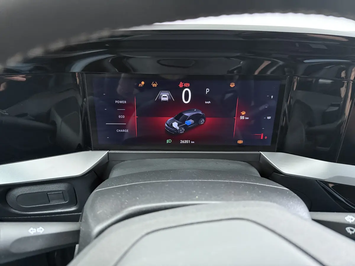 1.2 Turbo Hybrid GS / Alcantara / Navigatie / Camera / Parkeersensoren / Stuur -en Stoelverwarmd / Keyless / Carplay / 17'' LMV