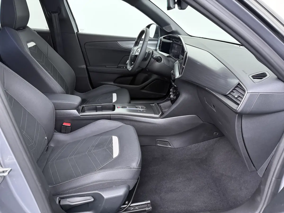 1.2 Turbo Hybrid GS / Alcantara / Navigatie / Camera / Parkeersensoren / Stuur -en Stoelverwarmd / Keyless / Carplay / 17'' LMV