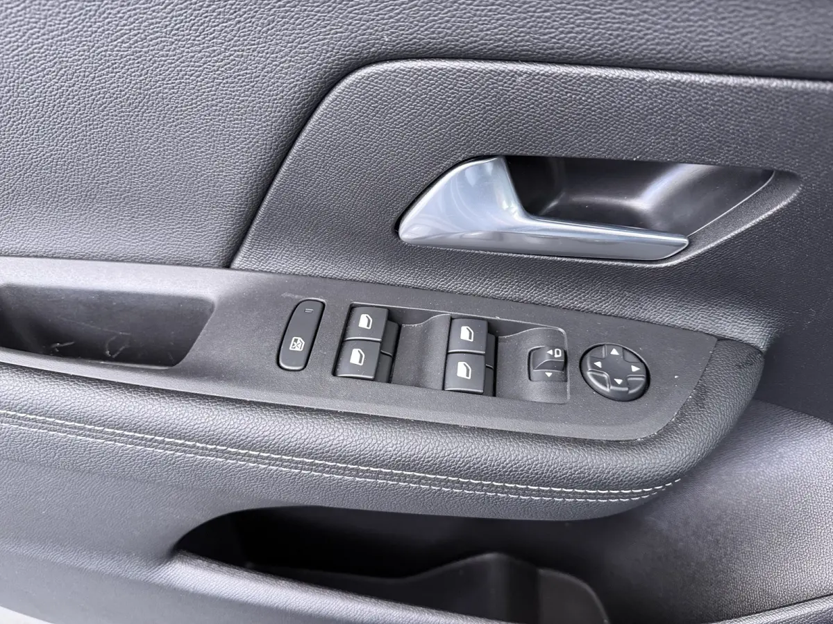 1.2 Turbo Hybrid GS / Alcantara / Navigatie / Camera / Parkeersensoren / Stuur -en Stoelverwarmd / Keyless / Carplay / 17'' LMV