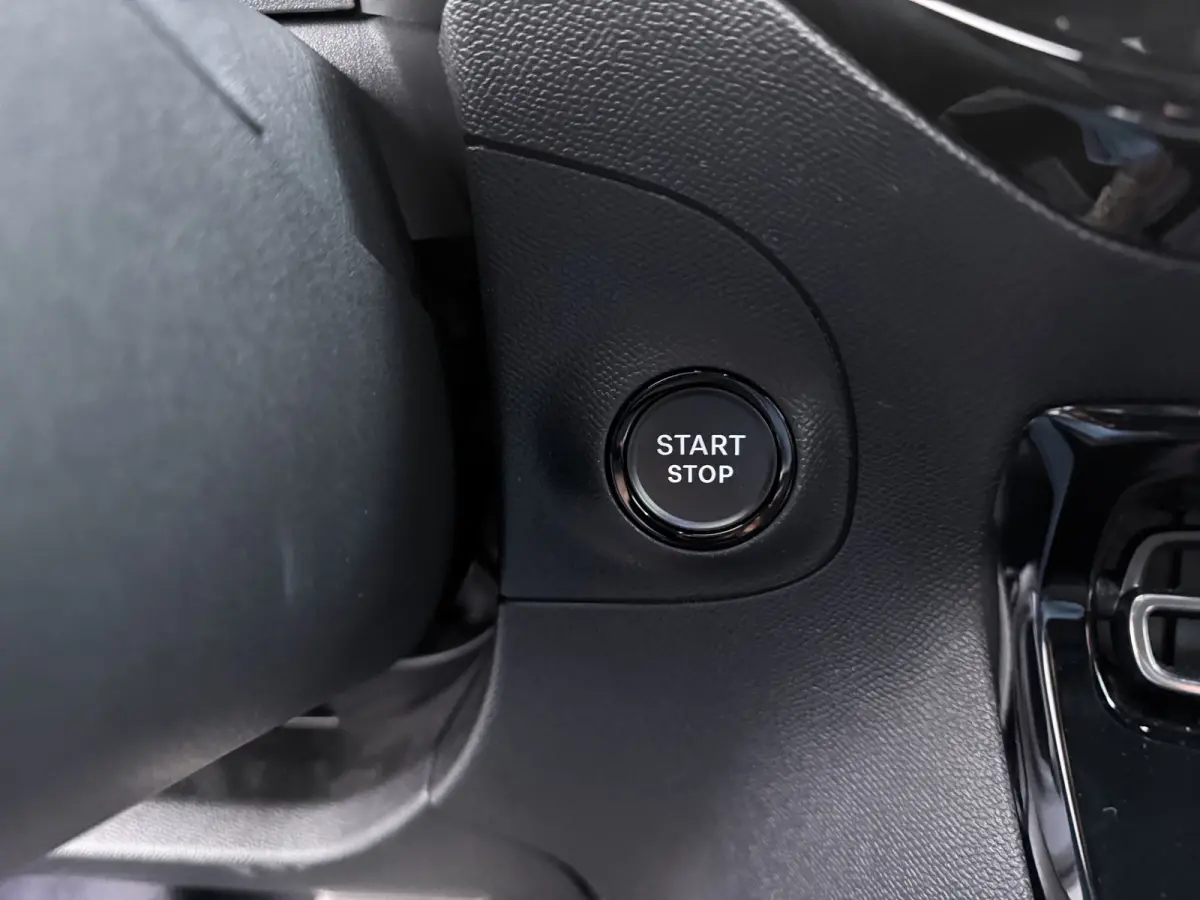 1.2 Turbo Hybrid GS / Alcantara / Navigatie / Camera / Parkeersensoren / Stuur -en Stoelverwarmd / Keyless / Carplay / 17'' LMV