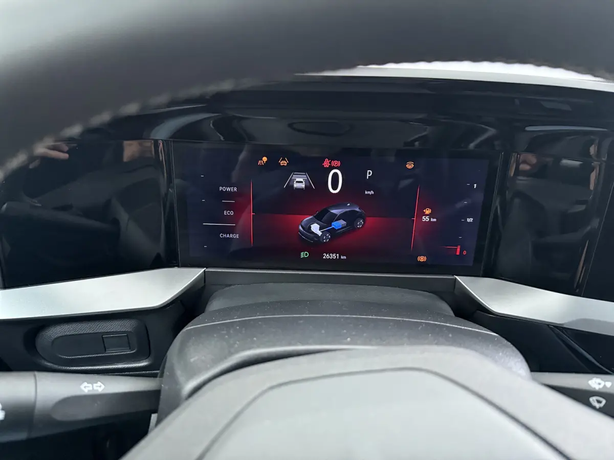 1.2 Turbo Hybrid GS / Alcantara / Navigatie / Camera / Parkeersensoren / Stuur -en Stoelverwarmd / Keyless / Carplay / 17'' LMV