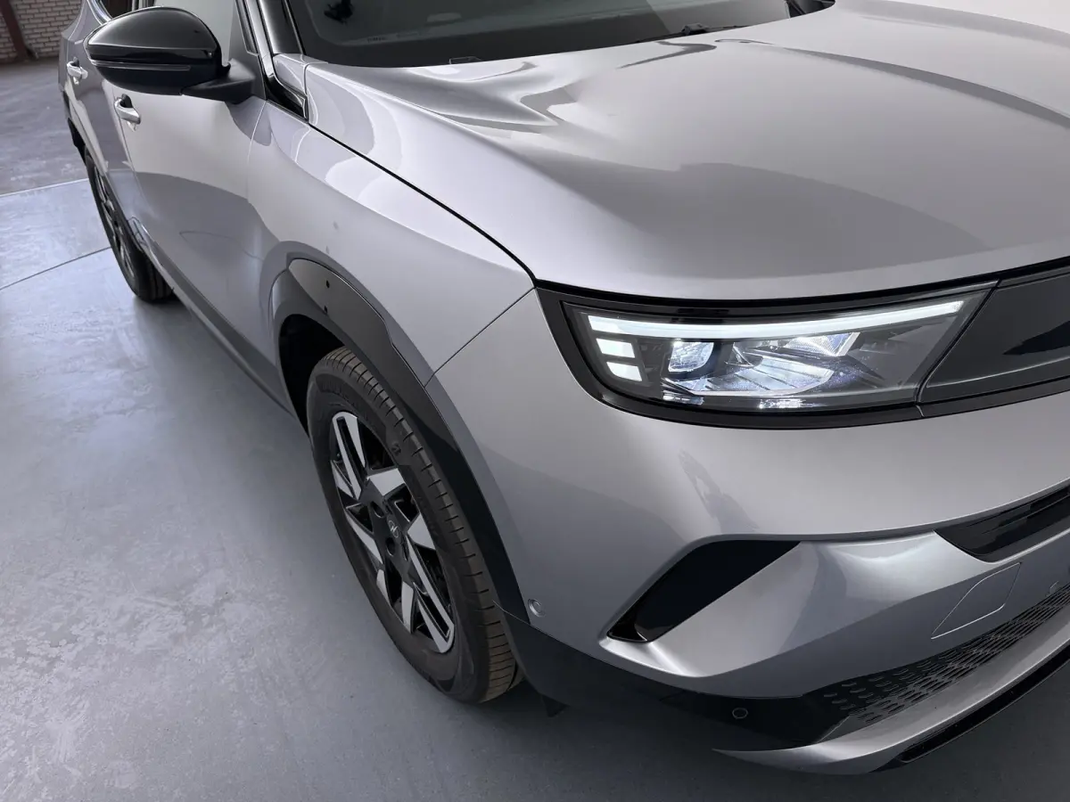 1.2 Turbo Hybrid GS / Alcantara / Navigatie / Camera / Parkeersensoren / Stuur -en Stoelverwarmd / Keyless / Carplay / 17'' LMV