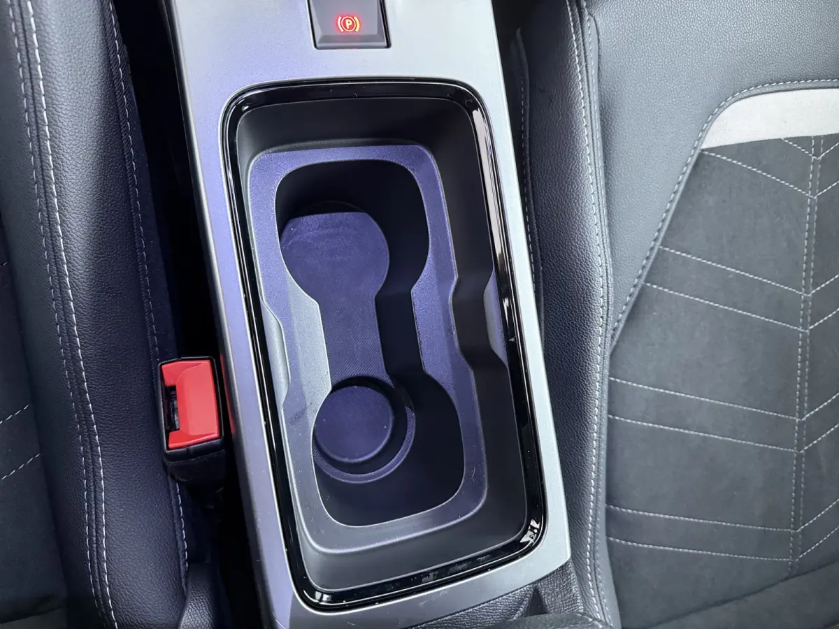 1.2 Turbo Hybrid GS / Alcantara / Navigatie / Camera / Parkeersensoren / Stuur -en Stoelverwarmd / Keyless / Carplay / 17'' LMV