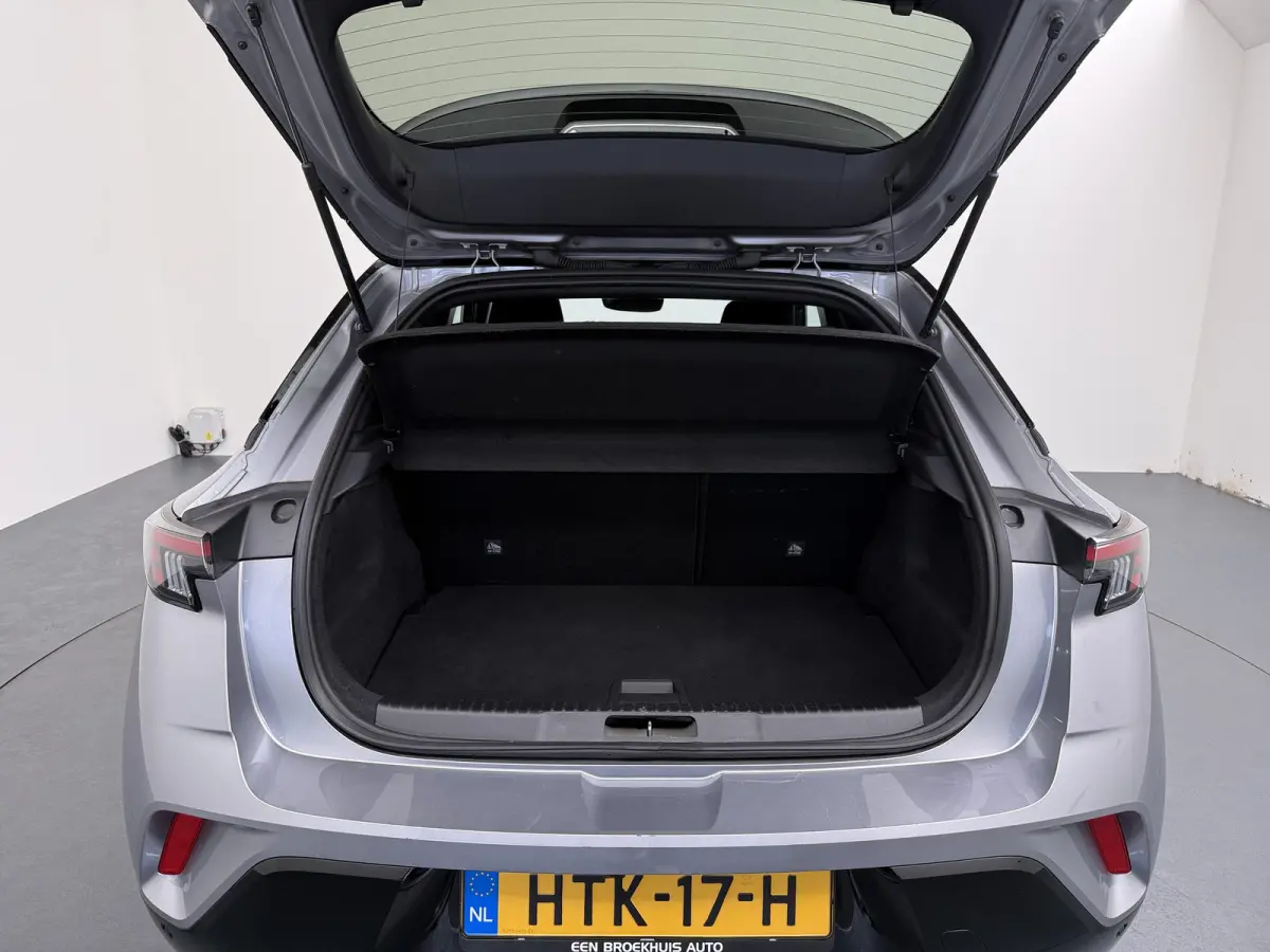 1.2 Turbo Hybrid GS / Alcantara / Navigatie / Camera / Parkeersensoren / Stuur -en Stoelverwarmd / Keyless / Carplay / 17'' LMV