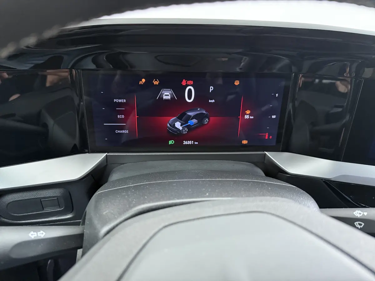 1.2 Turbo Hybrid GS / Alcantara / Navigatie / Camera / Parkeersensoren / Stuur -en Stoelverwarmd / Keyless / Carplay / 17'' LMV