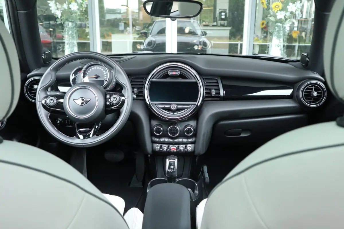 1.5 Cooper 60 Years Edition Pano / H&K Audio / Leer / Head-up / LED / Clima / Cruise