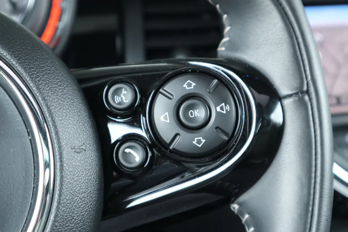 1.5 Cooper 60 Years Edition Pano / H&K Audio / Leer / Head-up / LED / Clima / Cruise