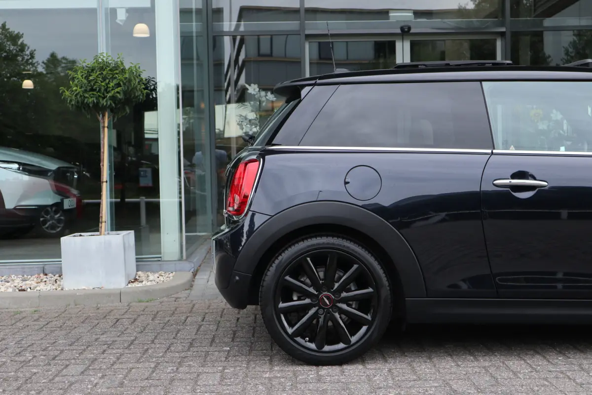 1.5 Cooper 60 Years Edition Pano / H&K Audio / Leer / Head-up / LED / Clima / Cruise