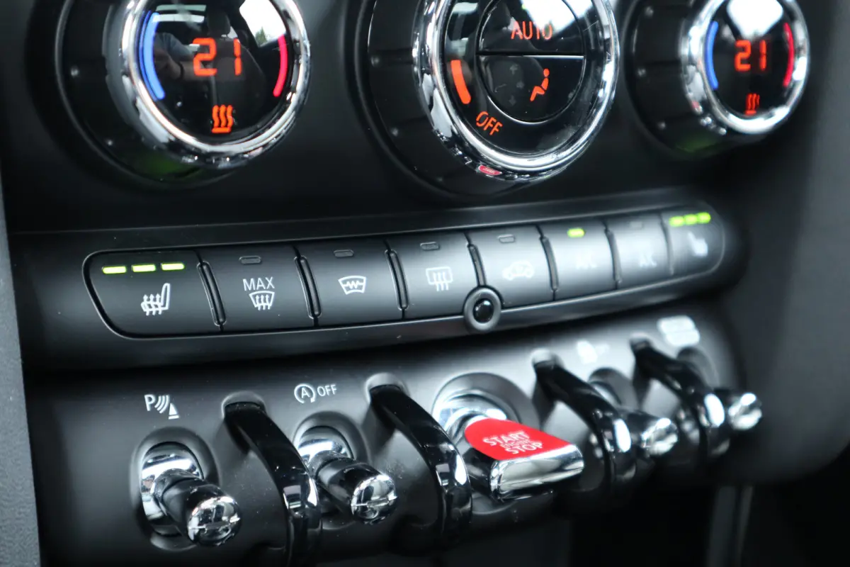 1.5 Cooper 60 Years Edition Pano / H&K Audio / Leer / Head-up / LED / Clima / Cruise