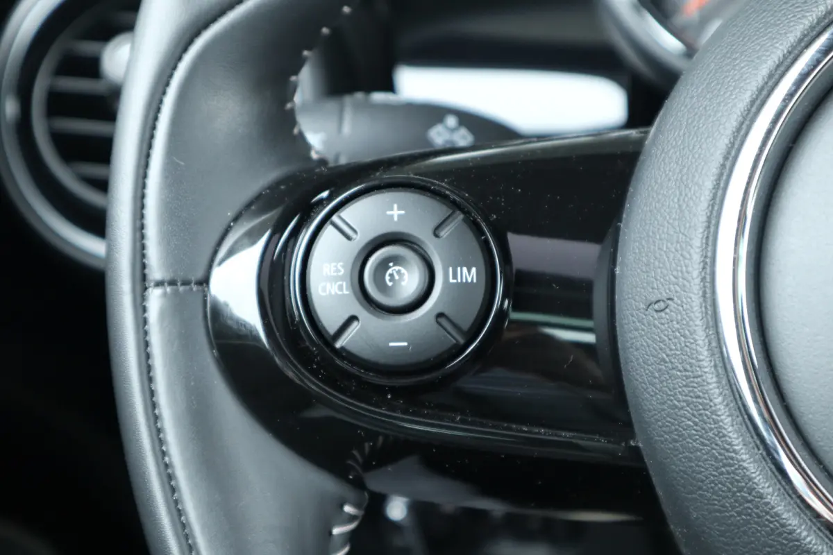 1.5 Cooper 60 Years Edition Pano / H&K Audio / Leer / Head-up / LED / Clima / Cruise