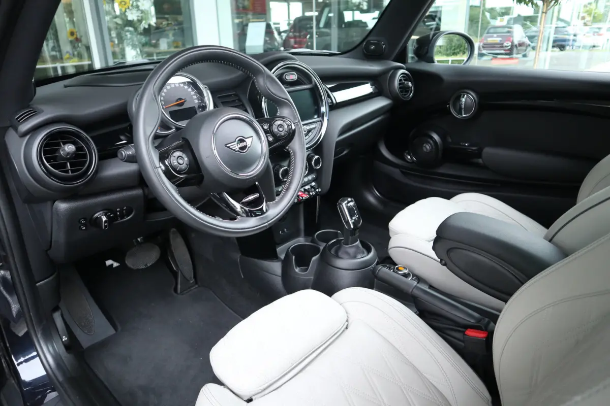 1.5 Cooper 60 Years Edition Pano / H&K Audio / Leer / Head-up / LED / Clima / Cruise