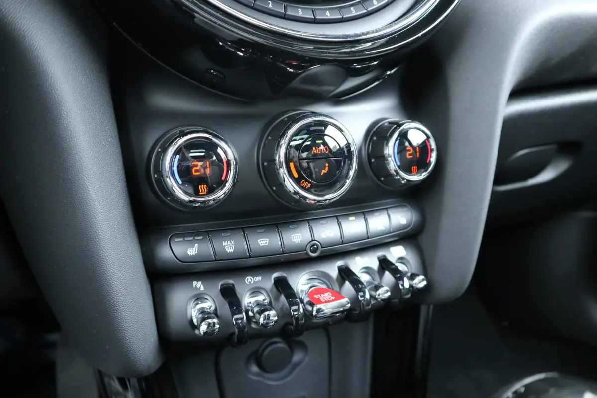 1.5 Cooper 60 Years Edition Pano / H&K Audio / Leer / Head-up / LED / Clima / Cruise