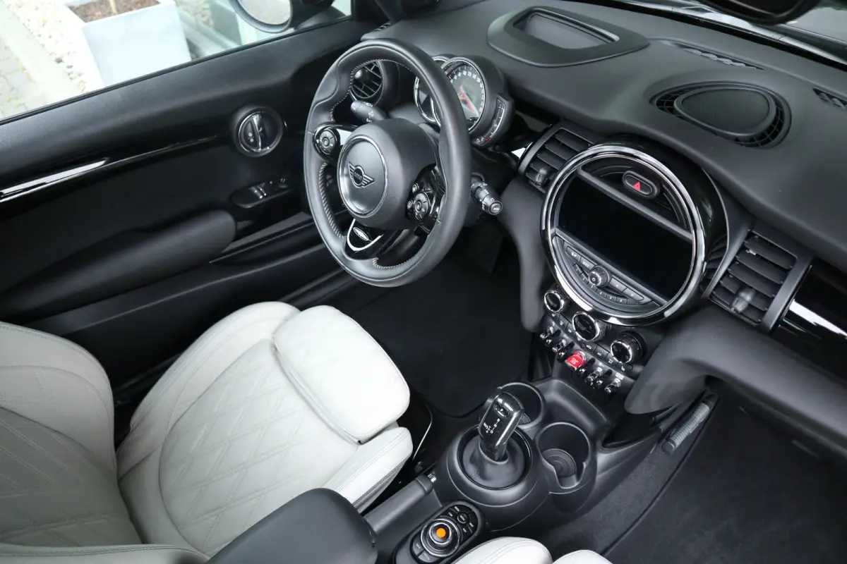 1.5 Cooper 60 Years Edition Pano / H&K Audio / Leer / Head-up / LED / Clima / Cruise