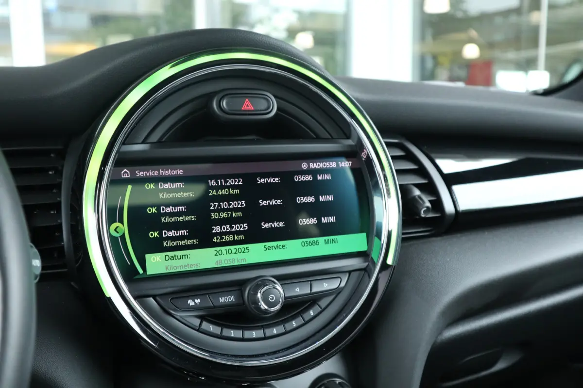 1.5 Cooper 60 Years Edition Pano / H&K Audio / Leer / Head-up / LED / Clima / Cruise