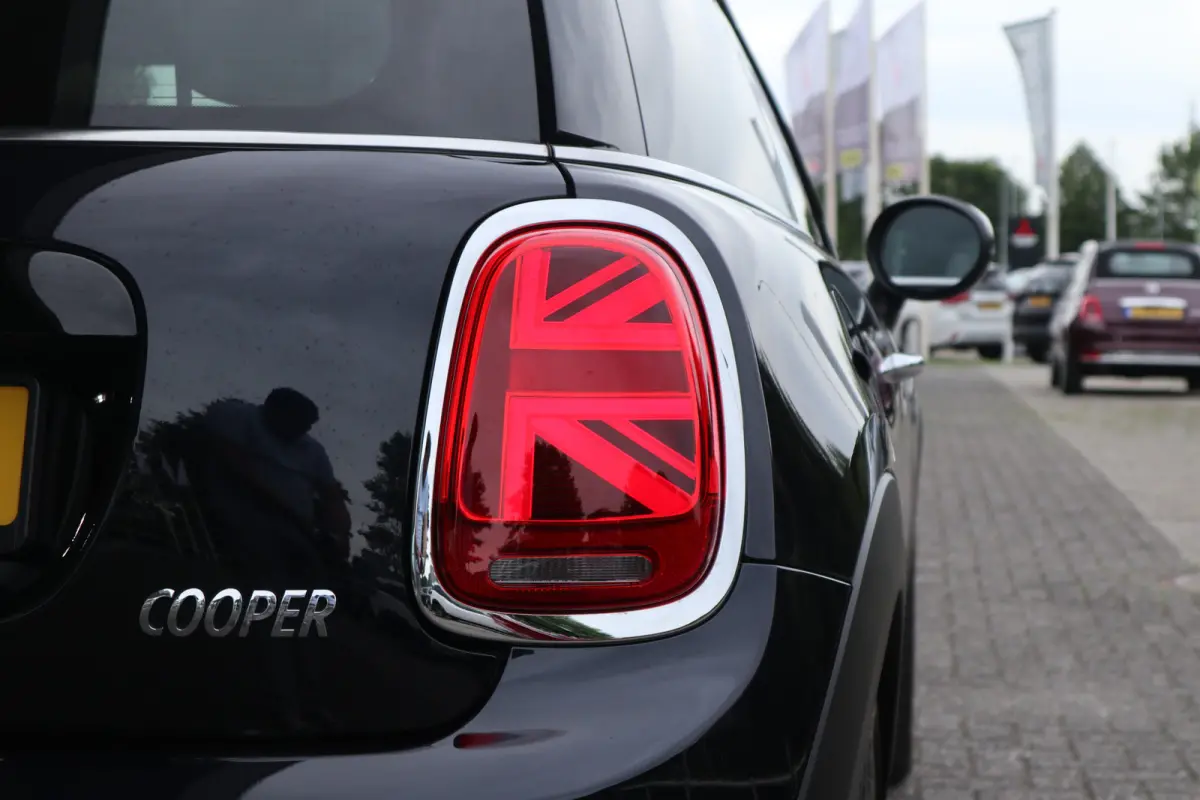 1.5 Cooper 60 Years Edition Pano / H&K Audio / Leer / Head-up / LED / Clima / Cruise