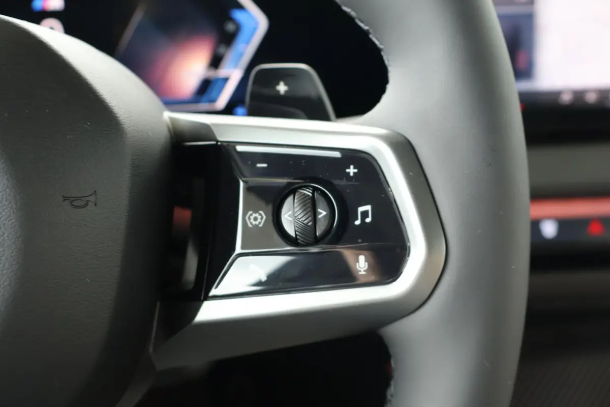 30e xDrive | SOH 100% | M Sport Pro | Harman Kardon | Trekhaak | Glazen Panoramadak | Driving Assistant Professional