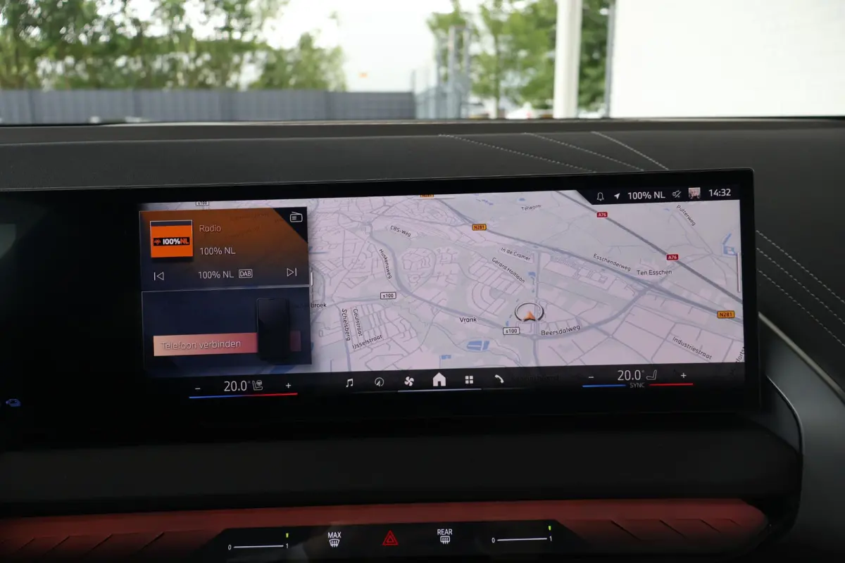 30e xDrive | SOH 100% | M Sport Pro | Harman Kardon | Trekhaak | Glazen Panoramadak | Driving Assistant Professional