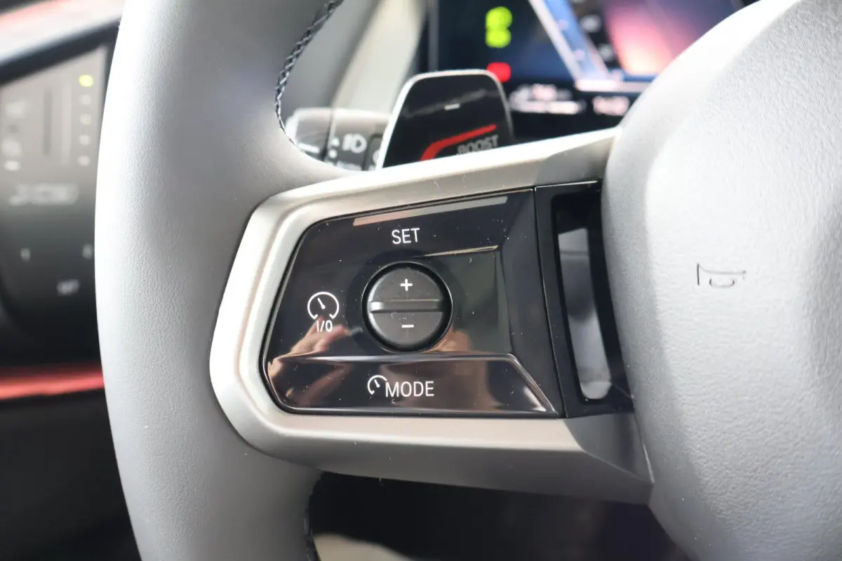 30e xDrive | SOH 100% | M Sport Pro | Harman Kardon | Trekhaak | Glazen Panoramadak | Driving Assistant Professional