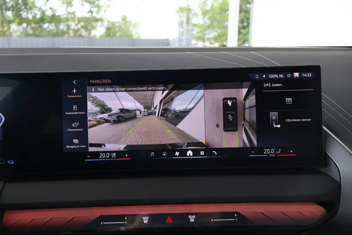 30e xDrive | SOH 100% | M Sport Pro | Harman Kardon | Trekhaak | Glazen Panoramadak | Driving Assistant Professional