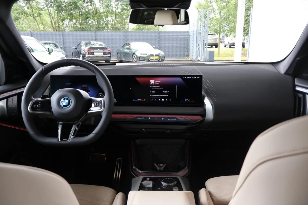 30e xDrive | SOH 100% | M Sport Pro | Harman Kardon | Trekhaak | Glazen Panoramadak | Driving Assistant Professional