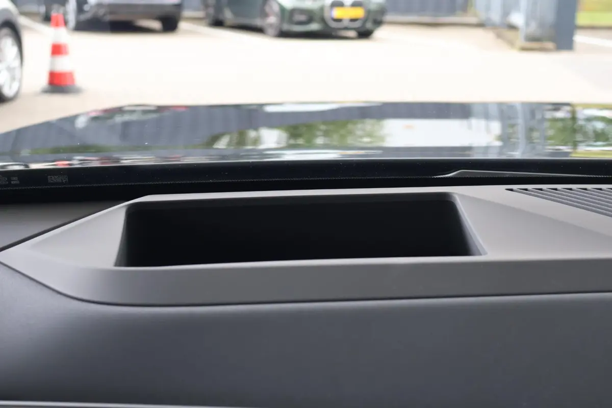 30e xDrive | SOH 100% | M Sport Pro | Harman Kardon | Trekhaak | Glazen Panoramadak | Driving Assistant Professional
