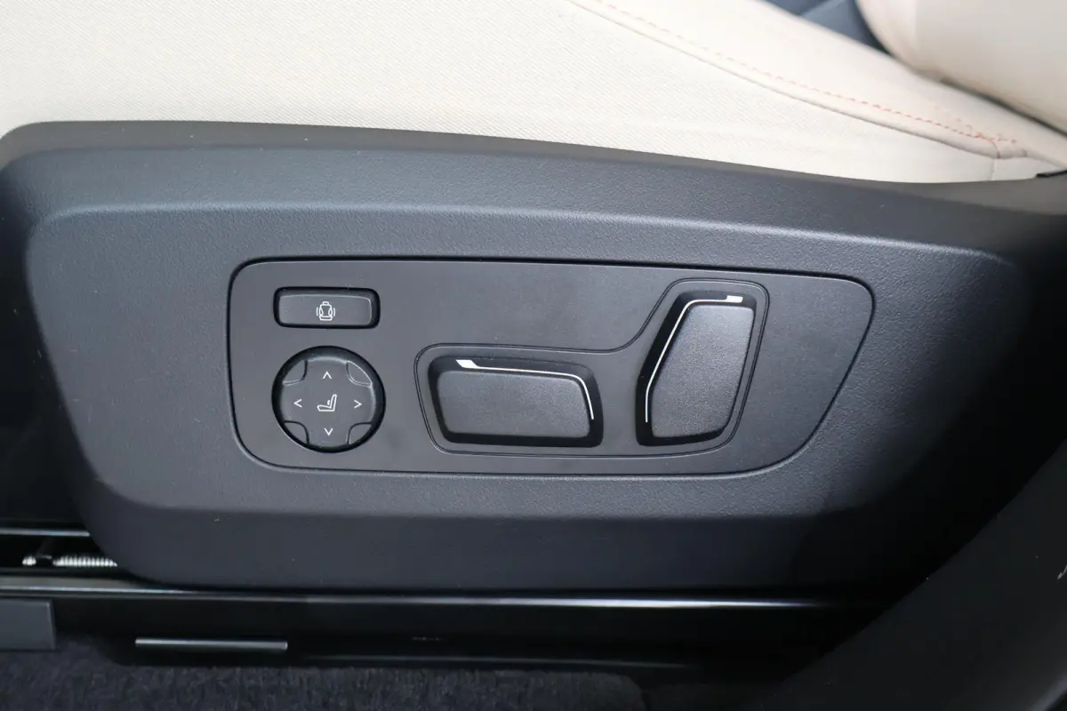 30e xDrive | SOH 100% | M Sport Pro | Harman Kardon | Trekhaak | Glazen Panoramadak | Driving Assistant Professional