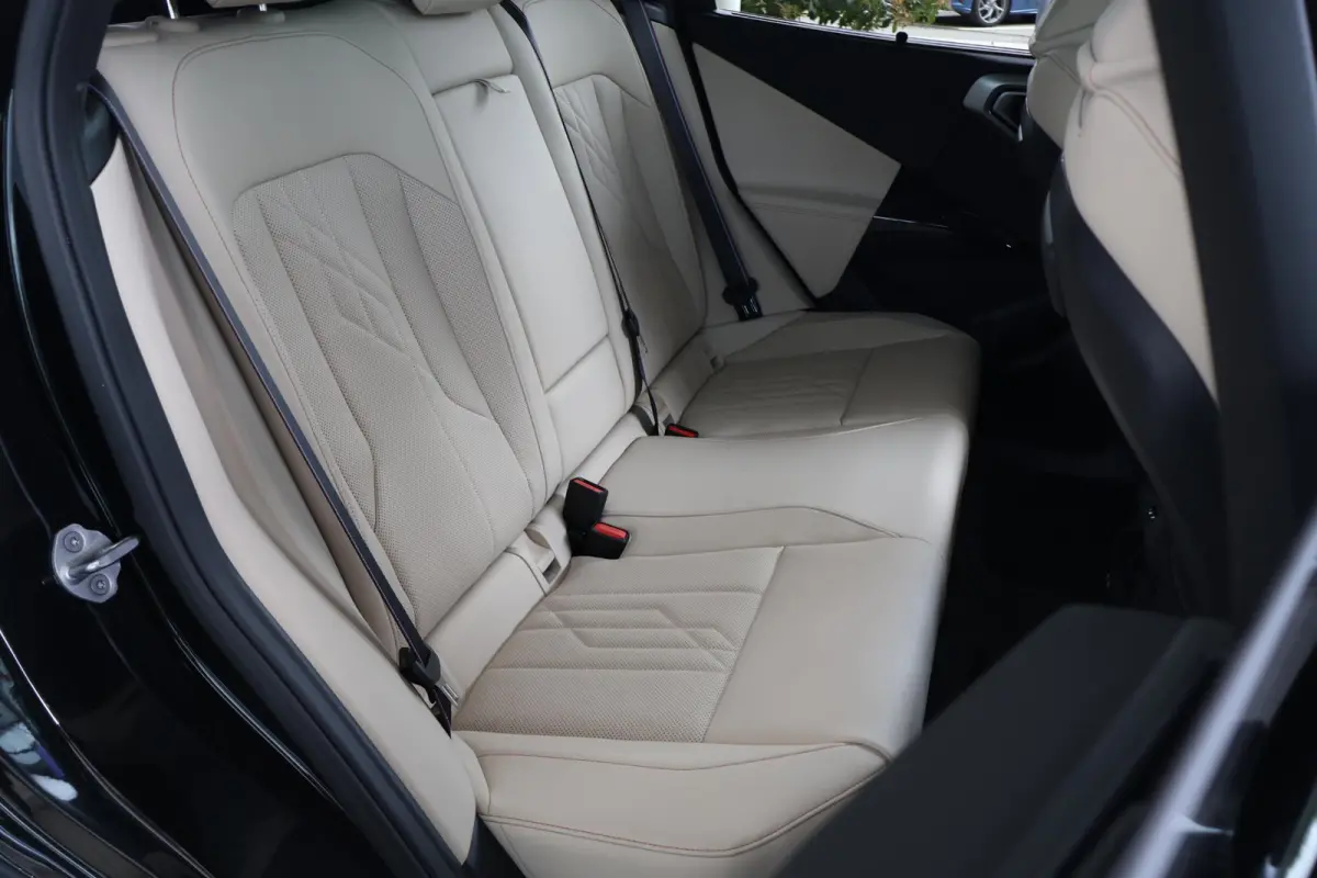 30e xDrive | SOH 100% | M Sport Pro | Harman Kardon | Trekhaak | Glazen Panoramadak | Driving Assistant Professional