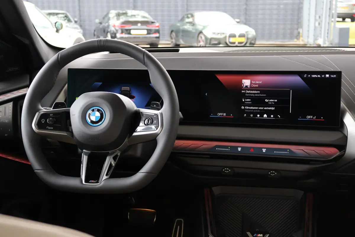 30e xDrive | SOH 100% | M Sport Pro | Harman Kardon | Trekhaak | Glazen Panoramadak | Driving Assistant Professional
