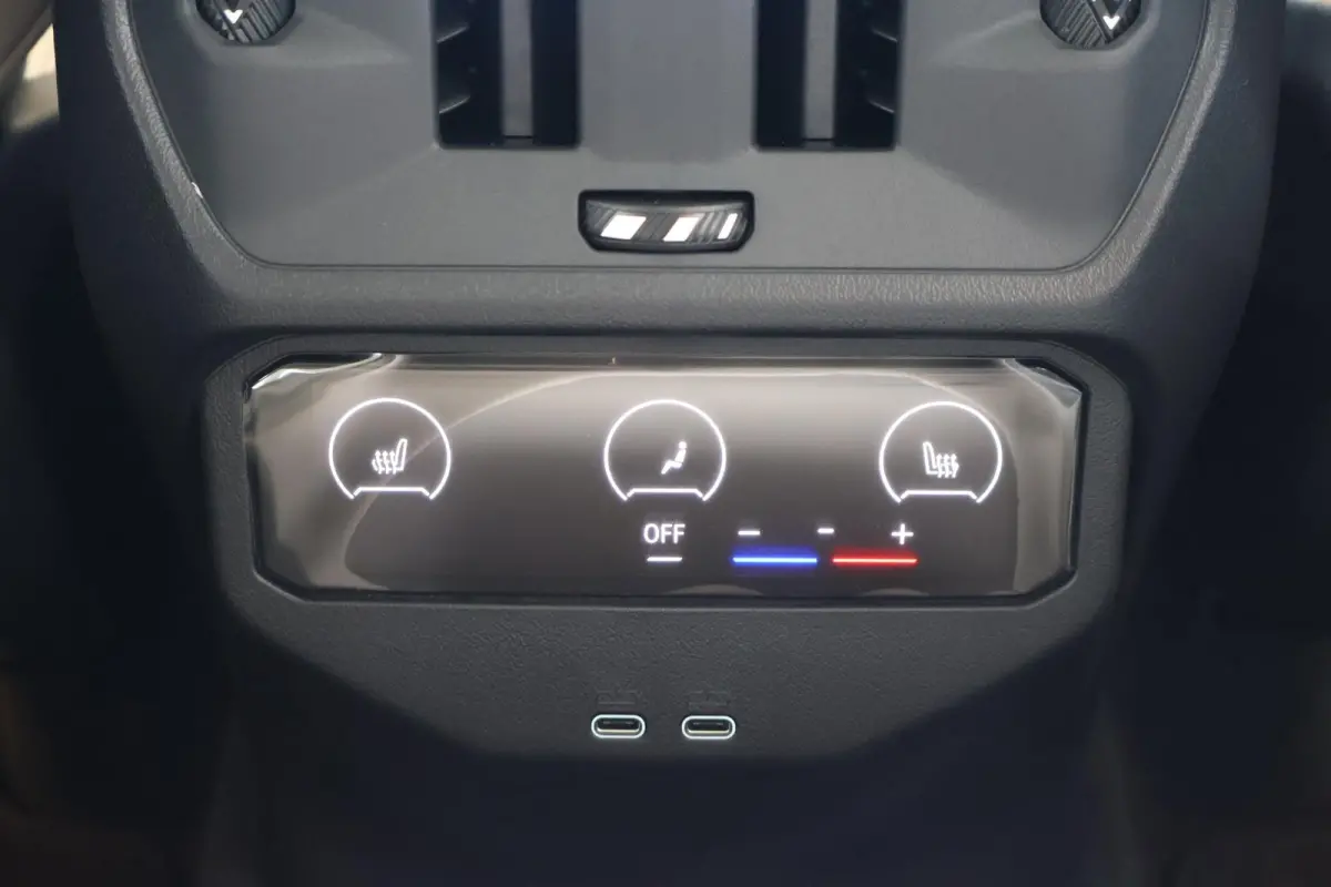 30e xDrive | SOH 100% | M Sport Pro | Harman Kardon | Trekhaak | Glazen Panoramadak | Driving Assistant Professional