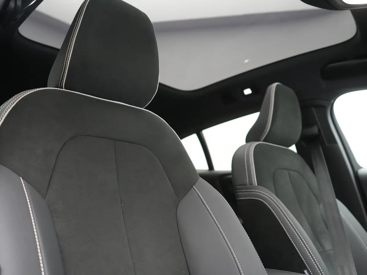 Plus Recharge Pure Electric 69 kWh 231pk SOH 93.5% Dealer O.H. | Trekhaak Af Fabriek | Panodak | Adaptive Cruise | Camera | Alcantara Sportstoelen & Stuur Verwarmd | Keyless | Blis | Google 