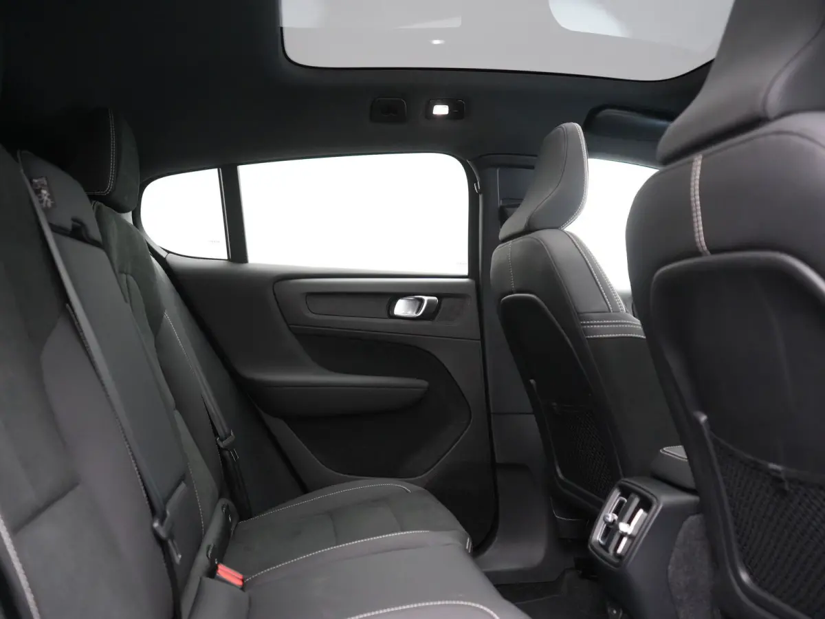 Plus Recharge Pure Electric 69 kWh 231pk SOH 93.5% Dealer O.H. | Trekhaak Af Fabriek | Panodak | Adaptive Cruise | Camera | Alcantara Sportstoelen & Stuur Verwarmd | Keyless | Blis | Google 